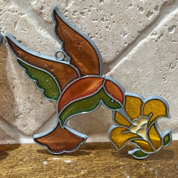 Parrot, butterfly & hummingbird suncatcher - Picture 4 of 11